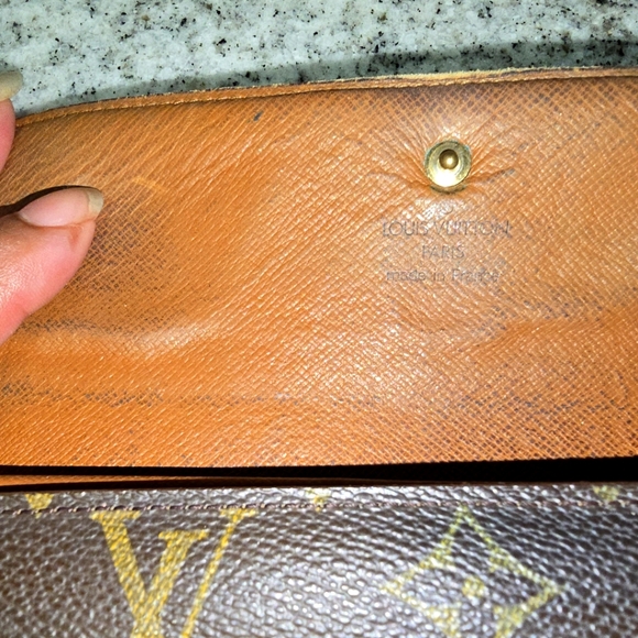 Louis Vuitton Wallet - Picture 4 of 11